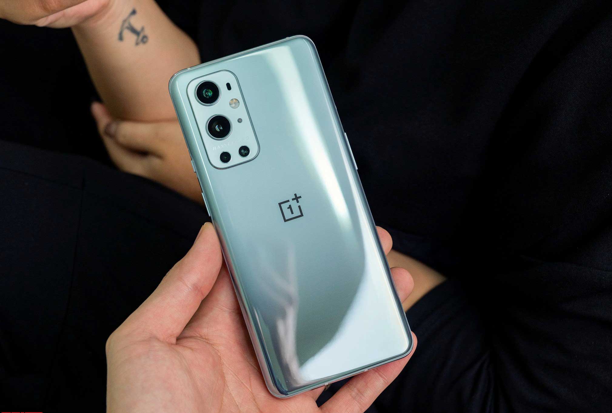 OnePlus 9 Pro HandsOn Pictures First Impressions